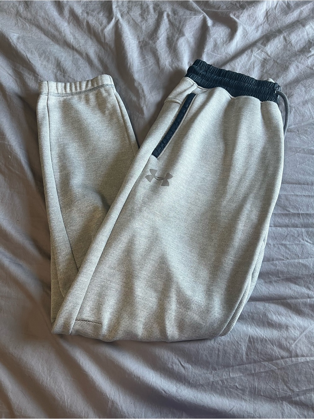 Under Armour Light Gray & Black Men's Fleece Jogger Pants waterproof